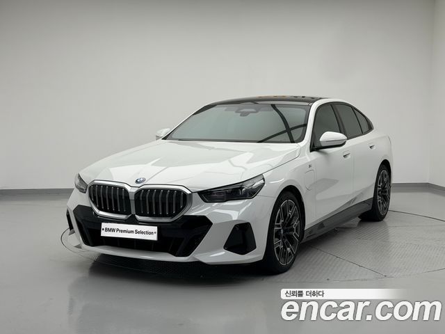 BMW 5-Series 530e xDrive M Sport — пробег 13 240 км — фото 1 из 5
