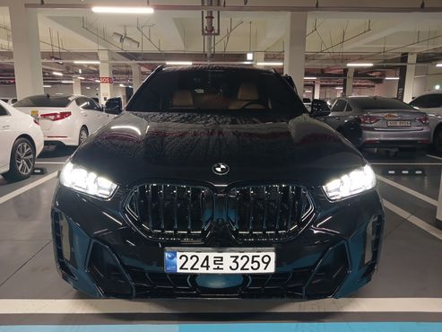 BMW X6 xDrive40i M Sport — пробег 521 км — фото 1 из 5