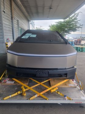 Tesla Cybertruck AWD — пробег 23 000 км — фото 1 из 5