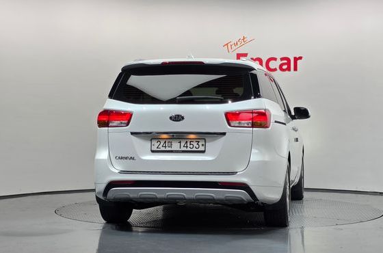 Kia Carnival 9-seater Prestige — пробег 86 810 км — фото 4 из 5