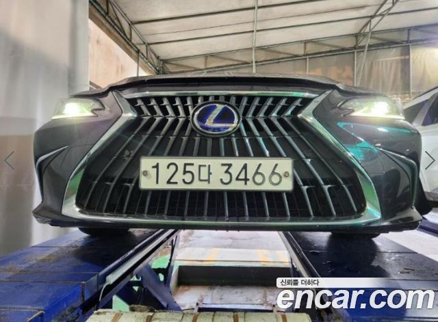 Lexus ES Luxury Plus — пробег 63 968 км — фото 1 из 3