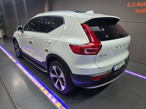 Volvo XC40 B4 Ultra Bright — пробег 8 219 км — фото 2 из 5