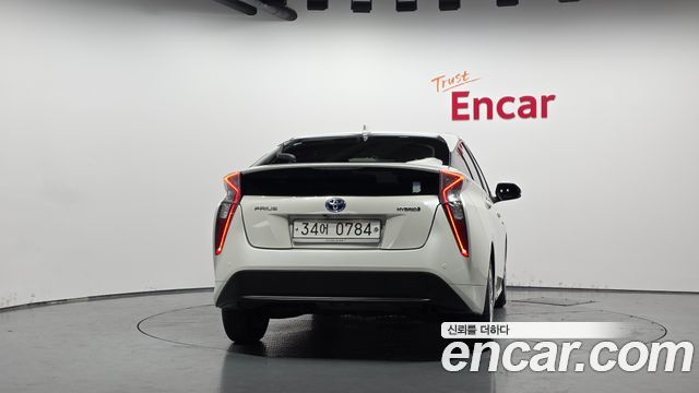 Toyota Prius 1.8 E — пробег 124 529 км — фото 4 из 5