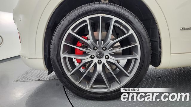 Maserati Levante 3.0 AWD Sport — пробег 95 503 км — фото 5 из 5
