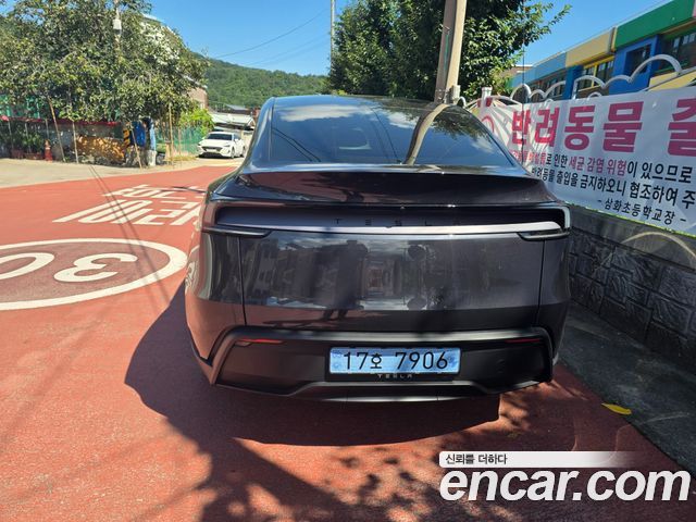 Tesla Model Y RWD — пробег 800 км — фото 4 из 5