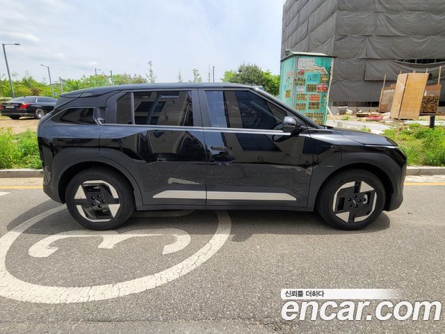 Kia EV3 Standard 2WD Air — пробег 11 000 км — фото 3 из 5