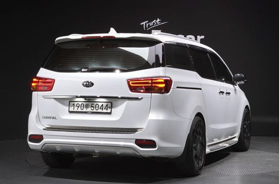 Kia Carnival 9-Seater Noblesse Special — пробег 95 960 км — фото 2 из 5