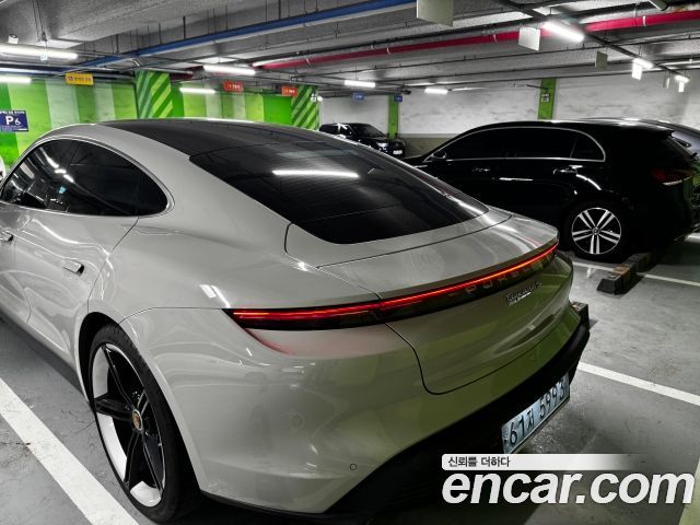 Porsche Taycan 4S — пробег 107 240 км — фото 4 из 5