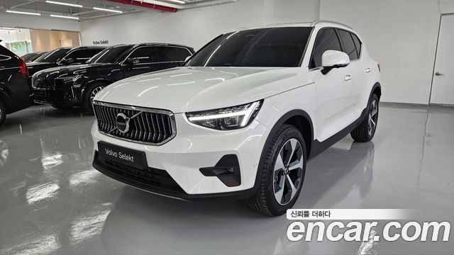 Volvo XC40 B4 Ultra Bright — пробег 631 км — фото 1 из 5