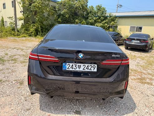 BMW 5-Series 520i M Sport — пробег 4 500 км — фото 4 из 5