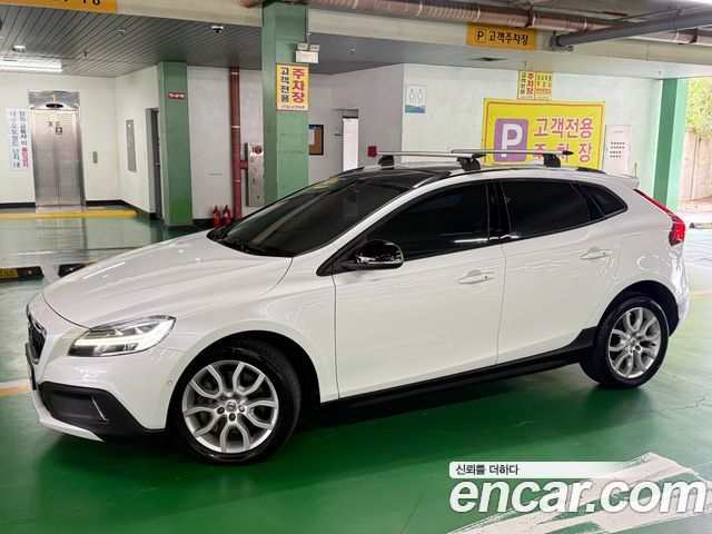 Volvo V40 D3 — пробег 76 008 км — фото 2 из 5