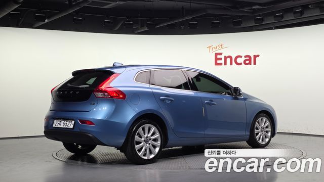 Volvo V40 из Кореи Encar
