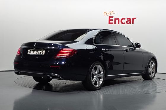 Mercedes-Benz E-Class E220d Avantgarde — пробег 81 727 км — фото 2 из 5