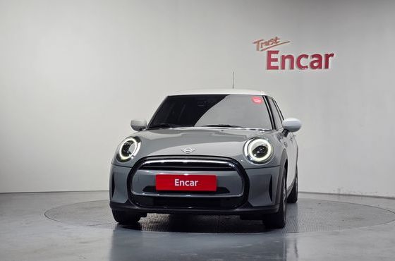 Mini Cooper 5Door Classic Launch Pack Third Generation — пробег 25 424 км — фото 3 из 5
