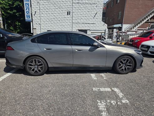 BMW 5-Series 520i M Sport — пробег 7 000 км — фото 3 из 5