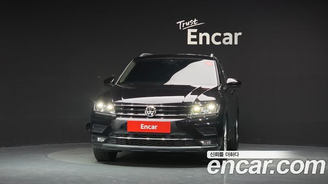 Volkswagen Tiguan 2.0 TDI Premium — пробег 124 555 км — фото 3 из 5