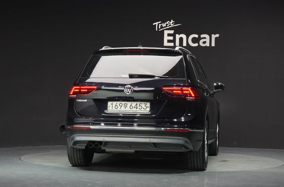 Volkswagen Tiguan 2.0 TDI Premium — пробег 124 555 км — фото 4 из 5