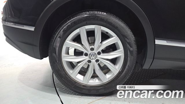 Volkswagen Tiguan 2.0 TDI Premium — пробег 124 555 км — фото 5 из 5