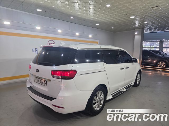 Kia Carnival 11-seater Luxury — пробег 259 104 км — фото 3 из 5