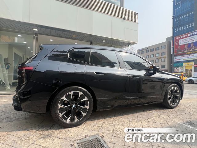 BMW iX xDrive45 M Sport — пробег 3 454 км — фото 2 из 5