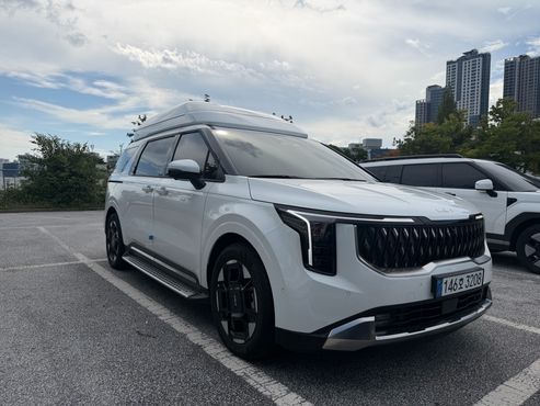 Kia Carnival HEV 9-Seater Hi-Limousine Signature — пробег 980 км — фото 3 из 5