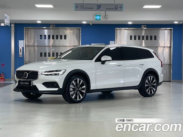 Volvo V60 B5 Ultra AWD — пробег 1 369 км — фото 1 из 5