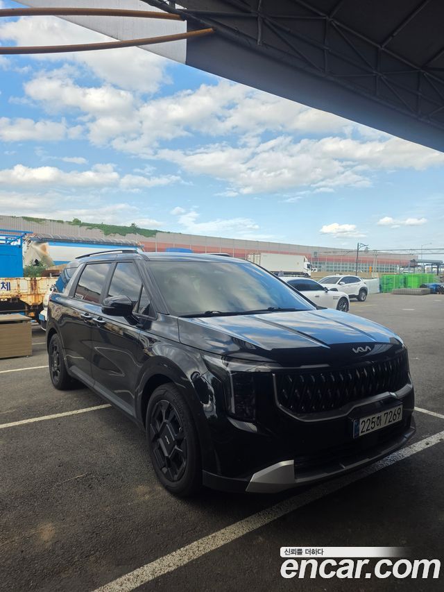 Kia Carnival Diesel 9-Seater Prestige — пробег 31 000 км — фото 1 из 5