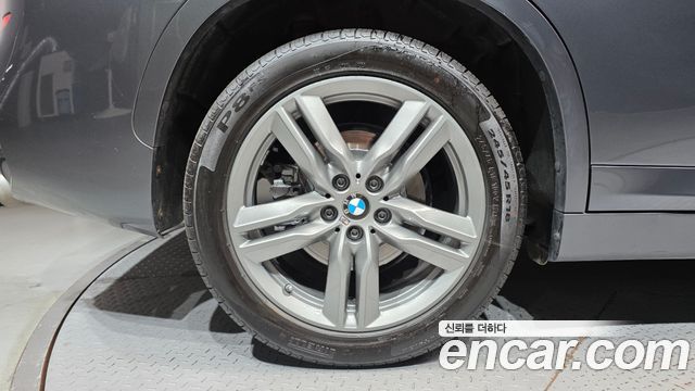 BMW X1 xDrive 20i M Sport — пробег 77 273 км — фото 5 из 5