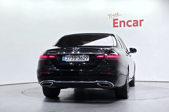 Mercedes-Benz E-Class E300e 4MATIC Exclusive — пробег 190 324 км — фото 4 из 5