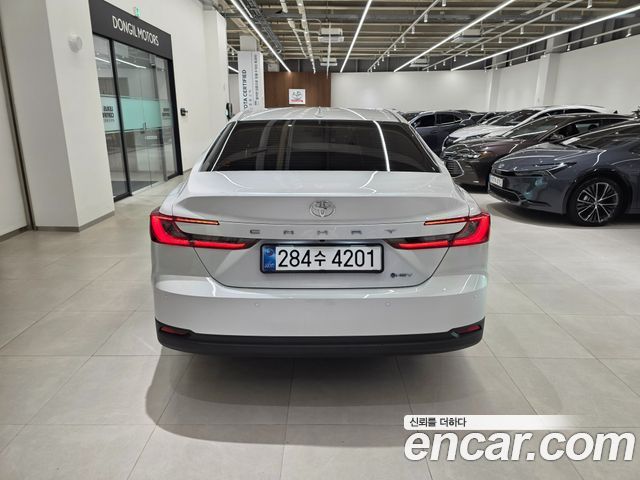 Toyota Camry 2.5 XLE Hybrid — пробег 8 343 км — фото 4 из 5