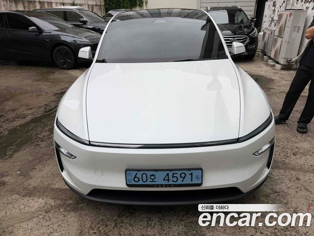 Tesla Model Y RWD — пробег 1 300 км — фото 1 из 5