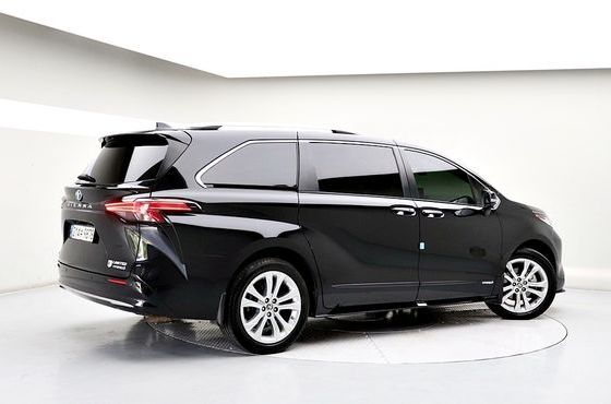 Toyota Sienna 2.5 Hybrid 2WD — пробег 48 589 км — фото 4 из 5