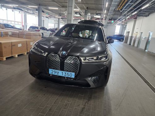 BMW iX xDrive50 Sports Plus — пробег 72 550 км — фото 2 из 5