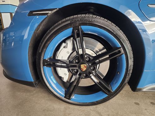 Porsche Taycan GTS — пробег 22 900 км — фото 5 из 5