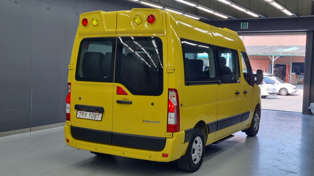 Renault (Samsung) Master School Bus 15-Seater — пробег 54 000 км — фото 2 из 5