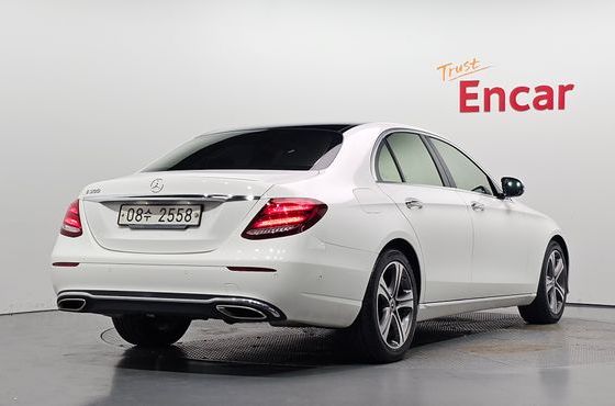 Mercedes-Benz E-Class E300 Avantgarde — пробег 80 866 км — фото 2 из 5