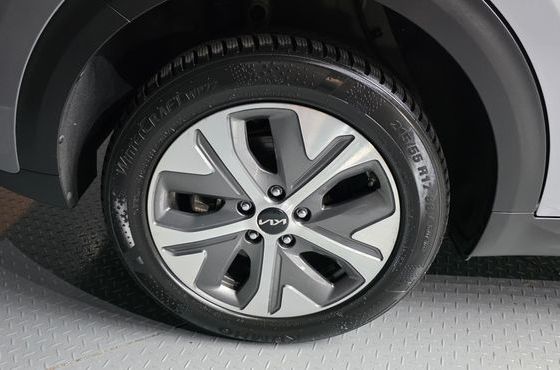 Kia Niro Prestige — пробег 88 617 км — фото 5 из 5