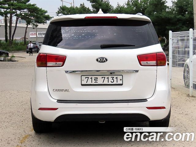 Kia Carnival 11-seater Luxury — пробег 143 138 км — фото 4 из 5