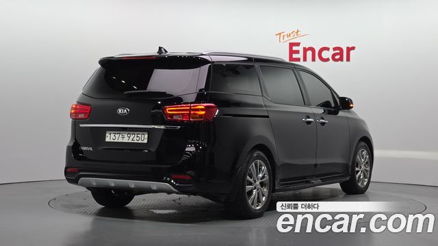 Kia Carnival 9-Seater Luxury — пробег 76 351 км — фото 2 из 5