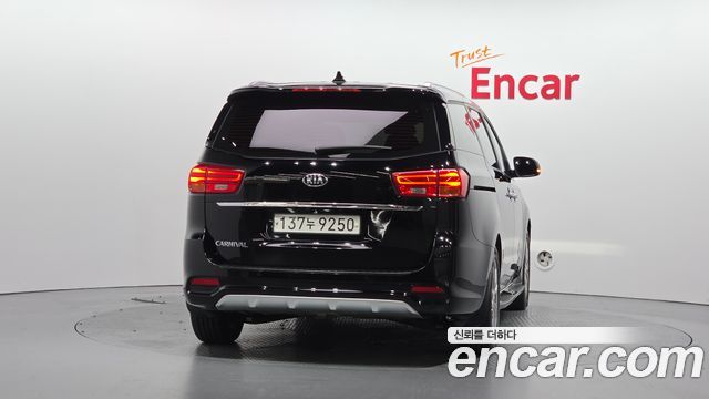 Kia Carnival 9-Seater Luxury — пробег 76 351 км — фото 4 из 5
