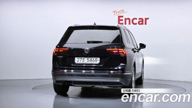 Volkswagen Tiguan 2.0 TDI Premium — пробег 163 998 км — фото 4 из 5