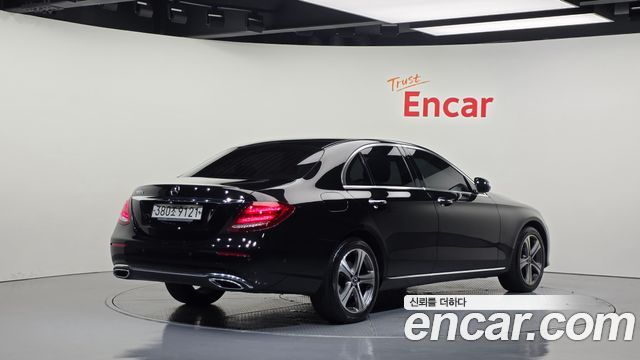 Mercedes-Benz E-Class E220d Avantgarde — пробег 39 941 км — фото 2 из 5
