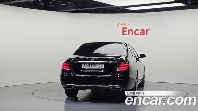 Mercedes-Benz E-Class E220d Avantgarde — пробег 39 941 км — фото 4 из 5