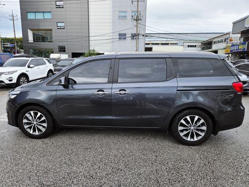 Kia Carnival 9-seater Luxury — пробег 187 672 км — фото 2 из 5