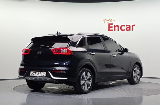 Kia Niro Prestige — пробег 102 204 км — фото 2 из 5