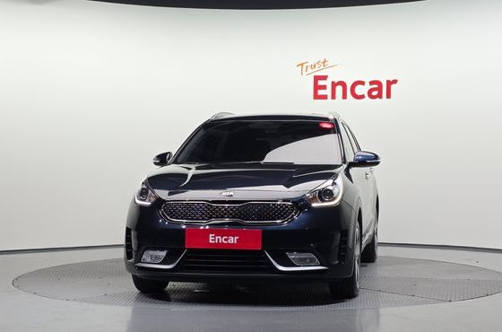 Kia Niro Prestige — пробег 102 204 км — фото 3 из 5