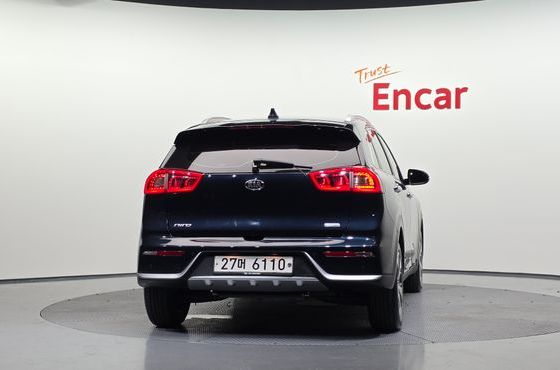 Kia Niro Prestige — пробег 102 204 км — фото 4 из 5
