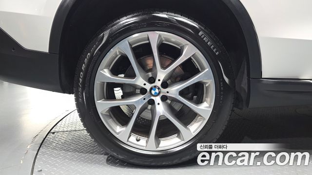 BMW X5 xDrive 45e xLine — пробег 143 504 км — фото 5 из 5