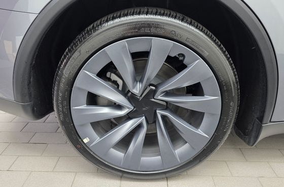 Tesla Model Y Premium Long Range AWD — пробег 1 682 км — фото 5 из 5