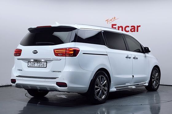Kia Carnival Gasoline 7-Seater Limousine President — пробег 137 291 км — фото 2 из 5